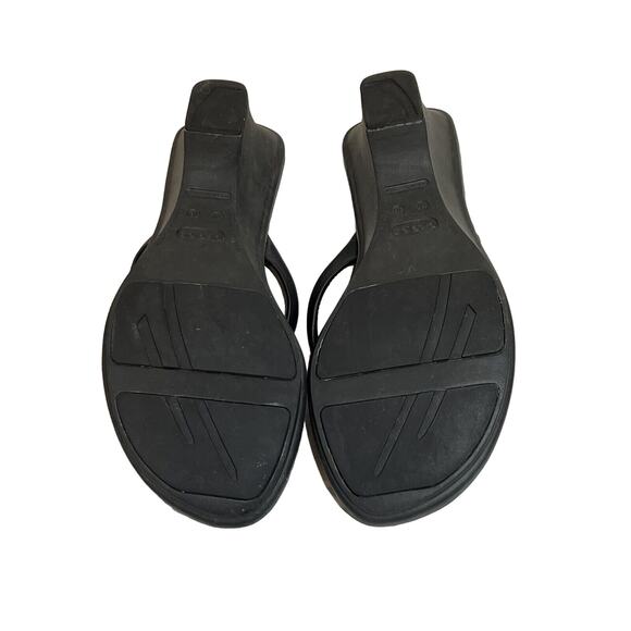 CROCS Sandals Women’s Size 10 Black Pink Cabana Wedge Flip Flop - Picture 3 of 7